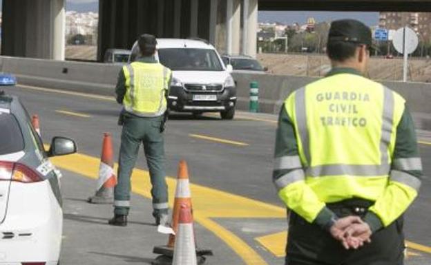 Detenidos tres miembros de una banda que roba a turistas extranjeros en la A-7