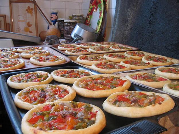 'Del Tros al Plat' se afianza con las cocas de Oliva, la pesca y las clóchinas
