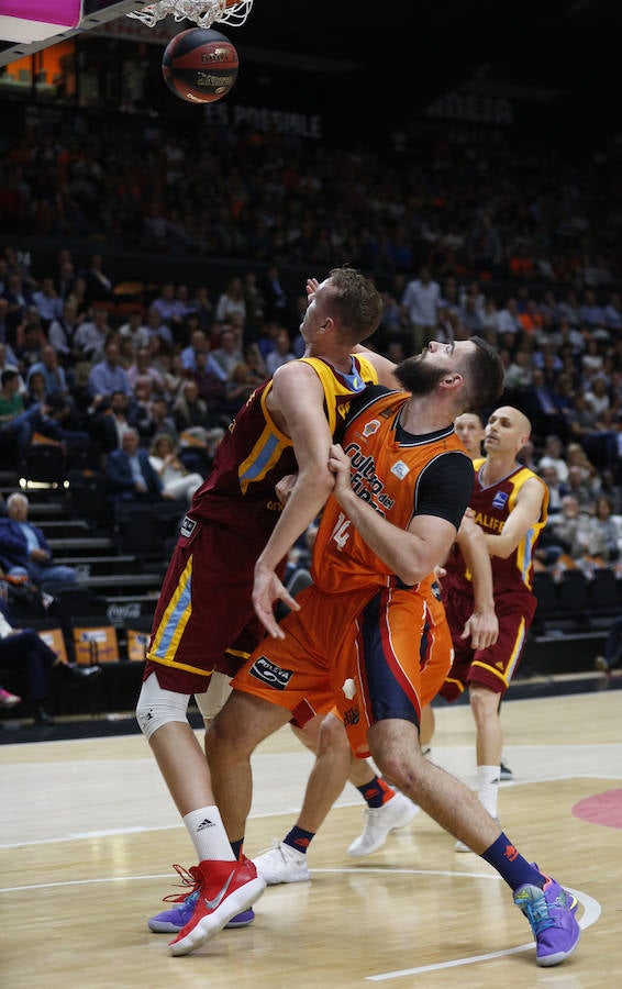 Estas son las mejores imágenes del primer partido de cuartos de playoff en la Fonteta