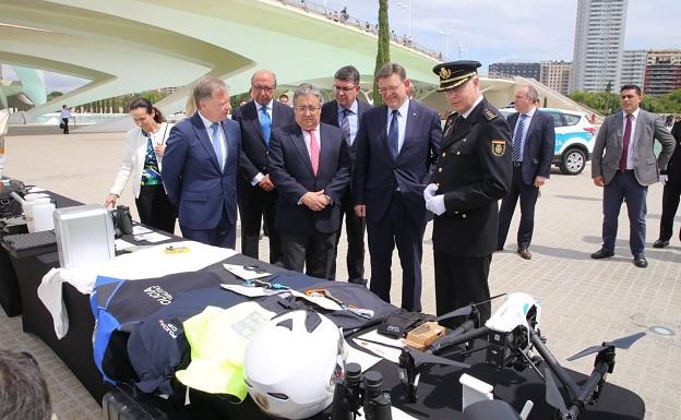 Ximo Puig junto con el ministro Juan Ignacio Zoido, Moragues y Enric Morera.