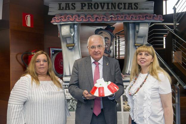 Francisco Esteve, junto a Ana Nevot y Maite Ortega. 