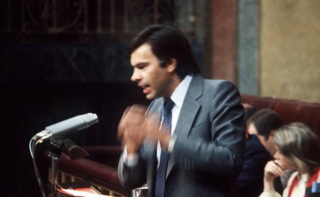 Felipe González durante el debate de la moción de censura en mayo de 1980.
