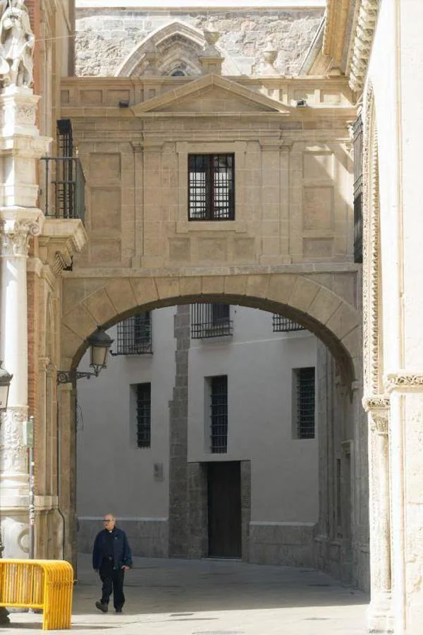 Se ha presentado la nueva sala del museo catedralicio y un libro que analiza la presencia artística de San Vicente Ferrer tanto en el interior como en el exterior del templo.