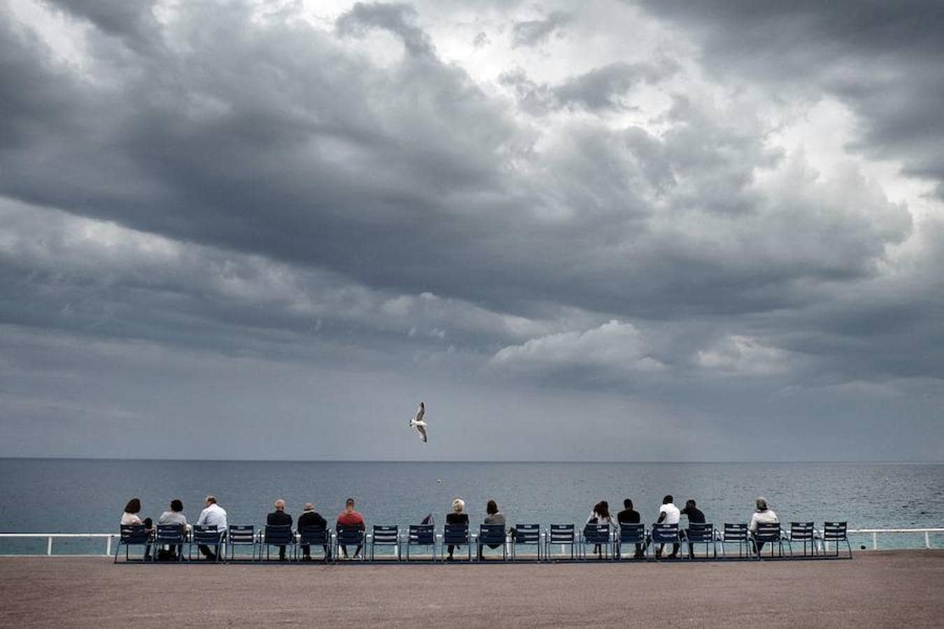 5. Una tarde en la playa de Niza, Francia.