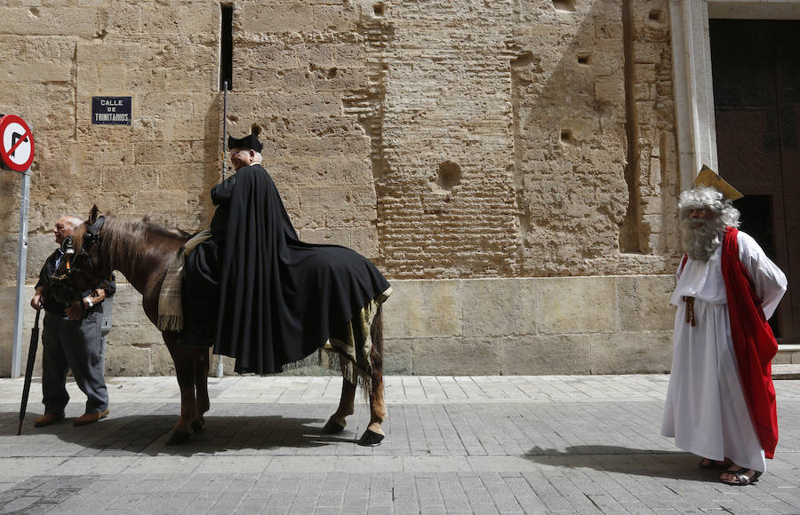 Fotos: La Cabalgata del Convite invade Valencia de danzas, música y color