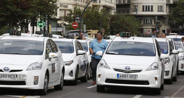 Los taxistas denuncian el aumento de multas al circular por El Carmen 