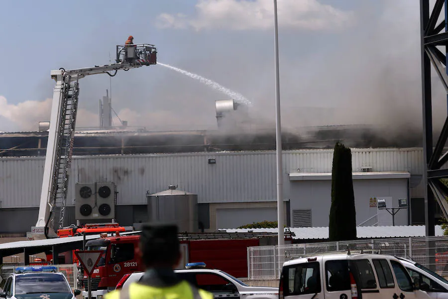 Fotos: Un incendio calcina la panificadora de Mercadona en Puzol