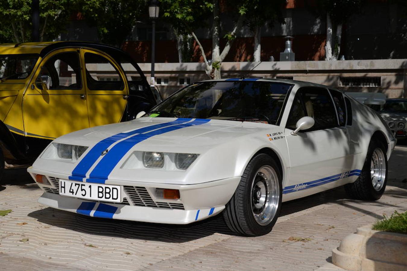 El domingo 10 de junio se celebró en Utiel la 14ª edición de la Concentración Plana de Utiel de Coches Clásicos. Allí asistieron más de 180 automóviles llegados desde todos los puntos de España, sobre todo de la provincia de Valencia, pero también de lugares como Cantabria, Salamanca, Albacete, Cuenca, Teruel o Toledo. Entre los participantes destacó la presencia de un Cadillac de 1954, el más antiguo de todos los expuestos. También los coches del club Altea motor Classic, o de los clubes de Seat 600 y Seat 124, además del Club Citroën XM de España. Todos ellos, junto con el resto de los participantes, coparon la Alameda principal de Utiel y sus alrededores, de manera que el evento se convirtió en la atracción principal del fin de semana en toda la comarca.