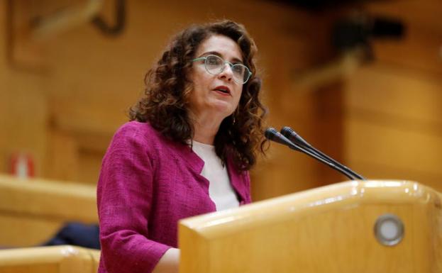 La ministra de Hacienda, María Jesús Montero, en el Senado.