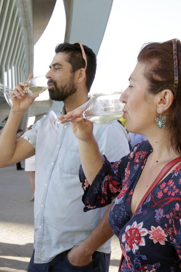 El evento ha reunido a más de una treintena de bodegas amparadas por la marca organizadora, las cuales han aprovechado el evento para presentar su diversa y amplia oferta