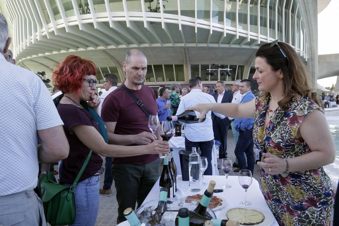 El evento ha reunido a más de una treintena de bodegas amparadas por la marca organizadora, las cuales han aprovechado el evento para presentar su diversa y amplia oferta