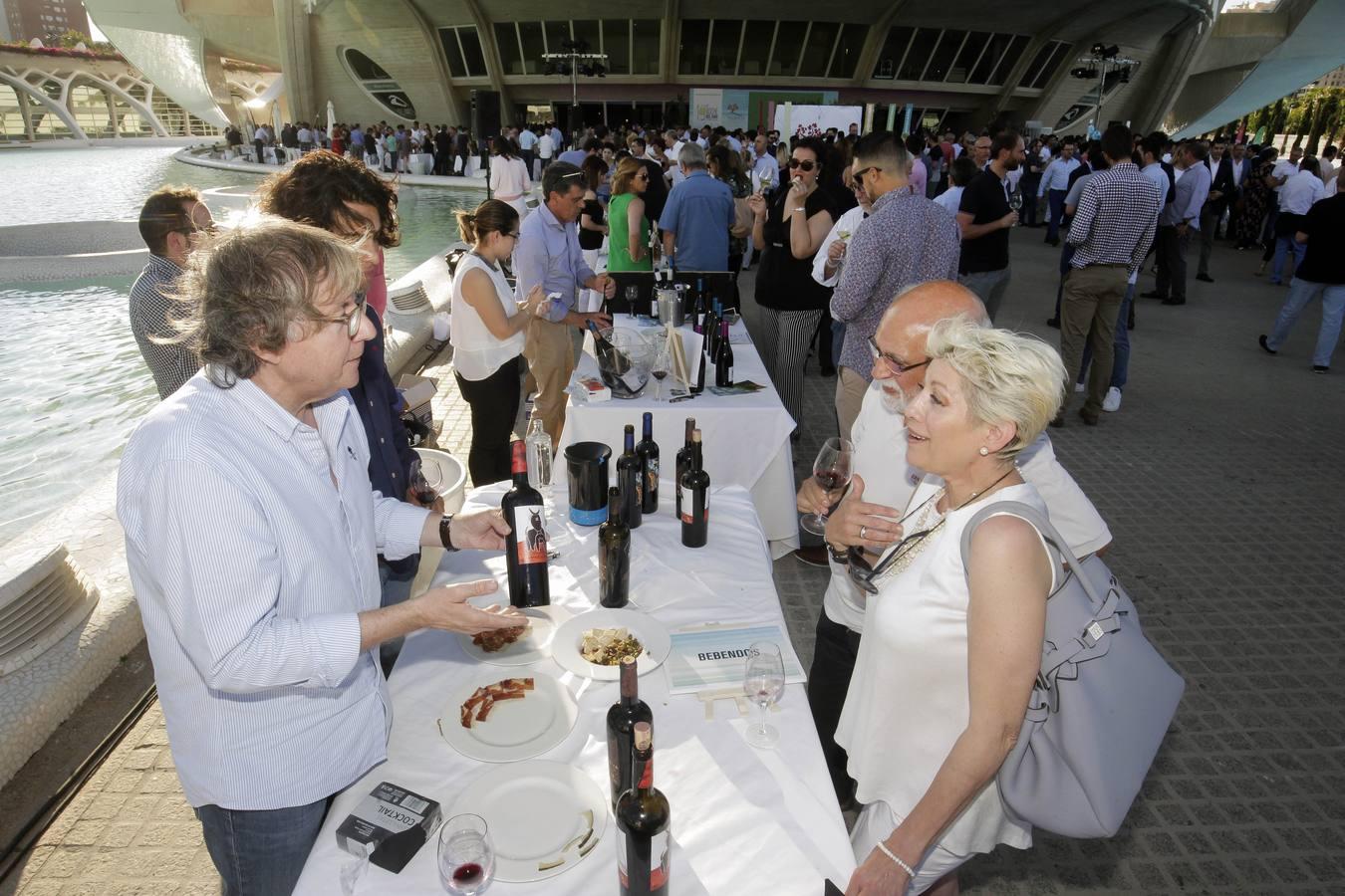 El evento ha reunido a más de una treintena de bodegas amparadas por la marca organizadora, las cuales han aprovechado el evento para presentar su diversa y amplia oferta