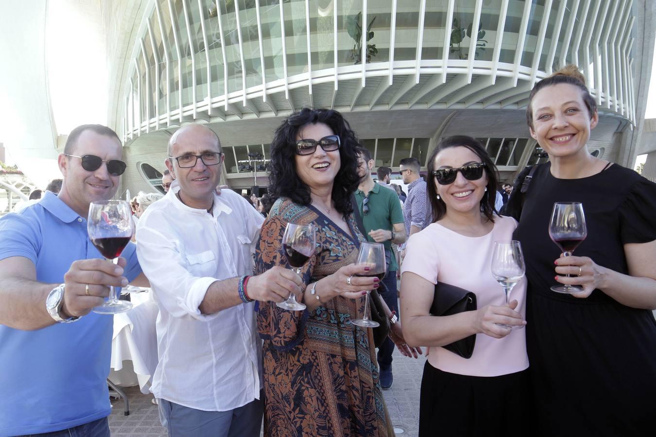 El evento ha reunido a más de una treintena de bodegas amparadas por la marca organizadora, las cuales han aprovechado el evento para presentar su diversa y amplia oferta