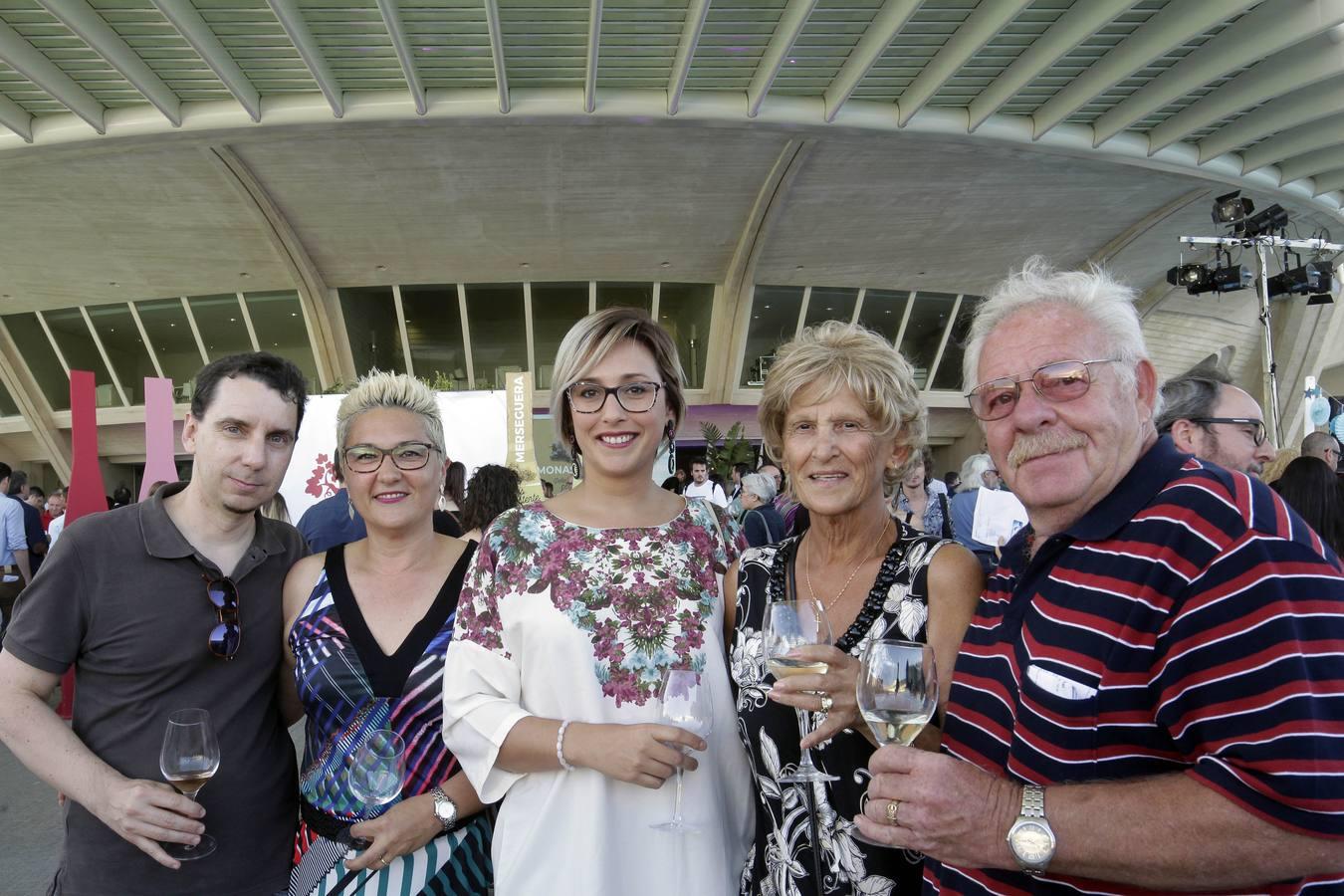 El evento ha reunido a más de una treintena de bodegas amparadas por la marca organizadora, las cuales han aprovechado el evento para presentar su diversa y amplia oferta