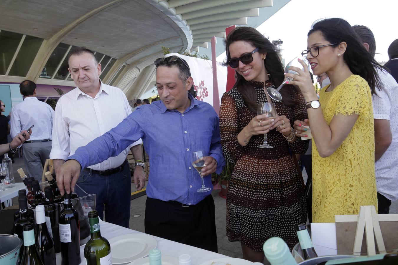 El evento ha reunido a más de una treintena de bodegas amparadas por la marca organizadora, las cuales han aprovechado el evento para presentar su diversa y amplia oferta