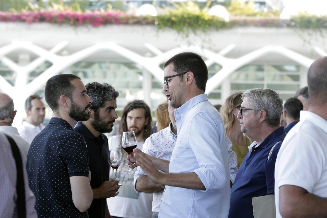 El evento ha reunido a más de una treintena de bodegas amparadas por la marca organizadora, las cuales han aprovechado el evento para presentar su diversa y amplia oferta