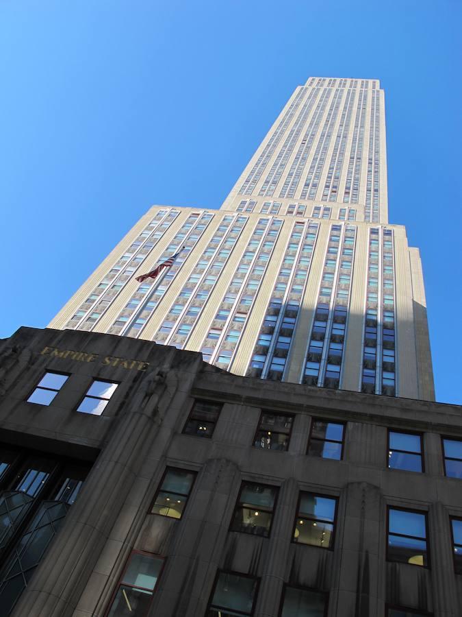 Empire State Building | El Empire State Building, uno de los edificios más turísticos del mundo, cuenta con dos miradores en los pisos 86 y 102 que ofrecen unas inolvidables vistas de Manhattan.