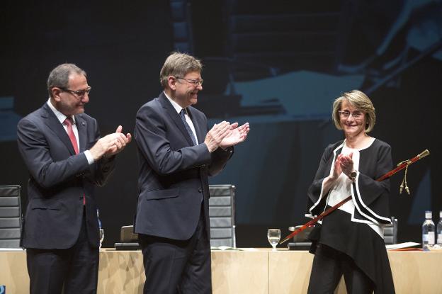 Eva Alcón, junto a Ximo Puig y del exrector Vicent Climent. 