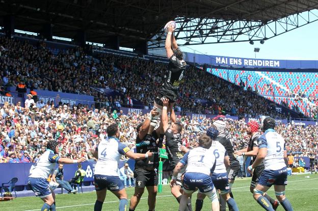 Una acción de la reciente final de la Copa del Rey de rugby disputada en el Ciutat. 
