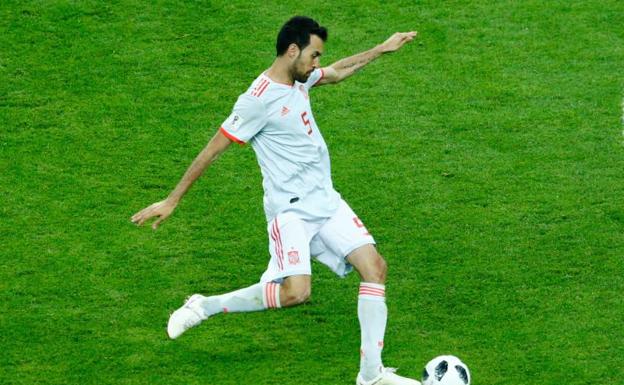 Sergio Busquets, durante el partido ante Irán.