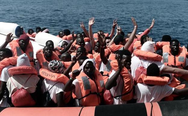 Salvini pide a España que se haga cargo de la «carga de carne humana» de otro barco de inmigrantes