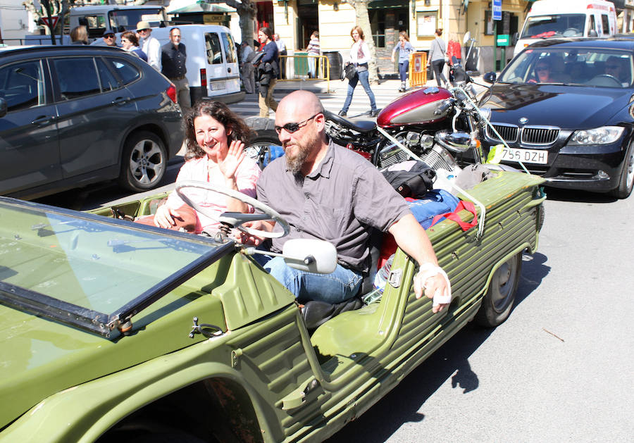 Ya tenemos encima el verano, que siempre es un momento propicio para el recuerdo y la nostalgia. En esta ocasión nos acordamos de un vehículo clásico, de un mito, el Citroën Méhari. Por dos motivos: 1. Se empezó a fabricar en 1968, por lo que está de aniversario, cumple 50 años. 2. Es el coche playero por antonomasia, el auto del verano. 