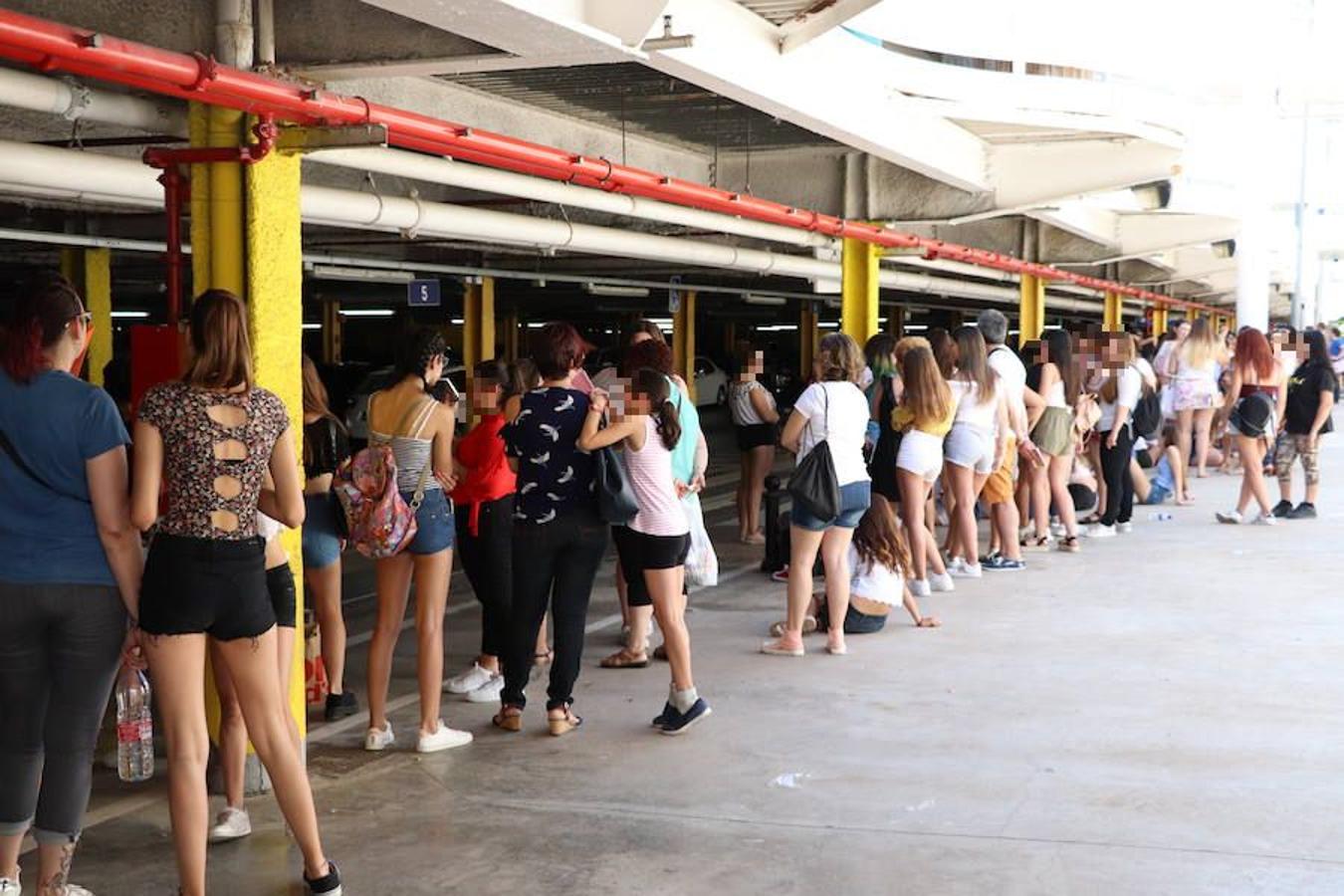 Gemeliers vuelven a la ciudad para la firma de su último disco, 'Stereo', y sus fans valencianos no faltan a la cita. 