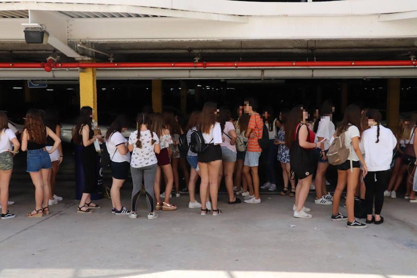 Gemeliers vuelven a la ciudad para la firma de su último disco, 'Stereo', y sus fans valencianos no faltan a la cita. 