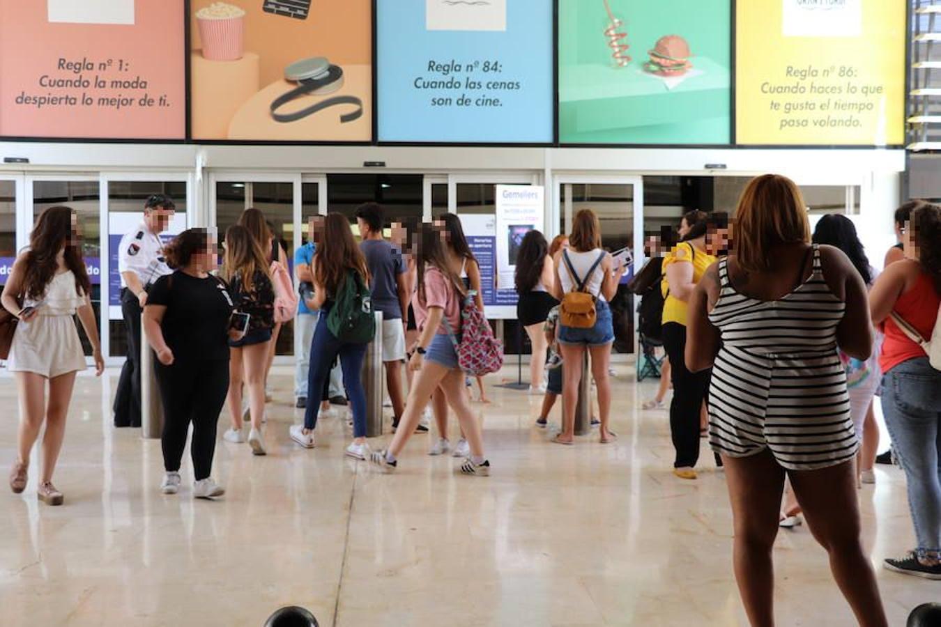 Gemeliers vuelven a la ciudad para la firma de su último disco, 'Stereo', y sus fans valencianos no faltan a la cita. 