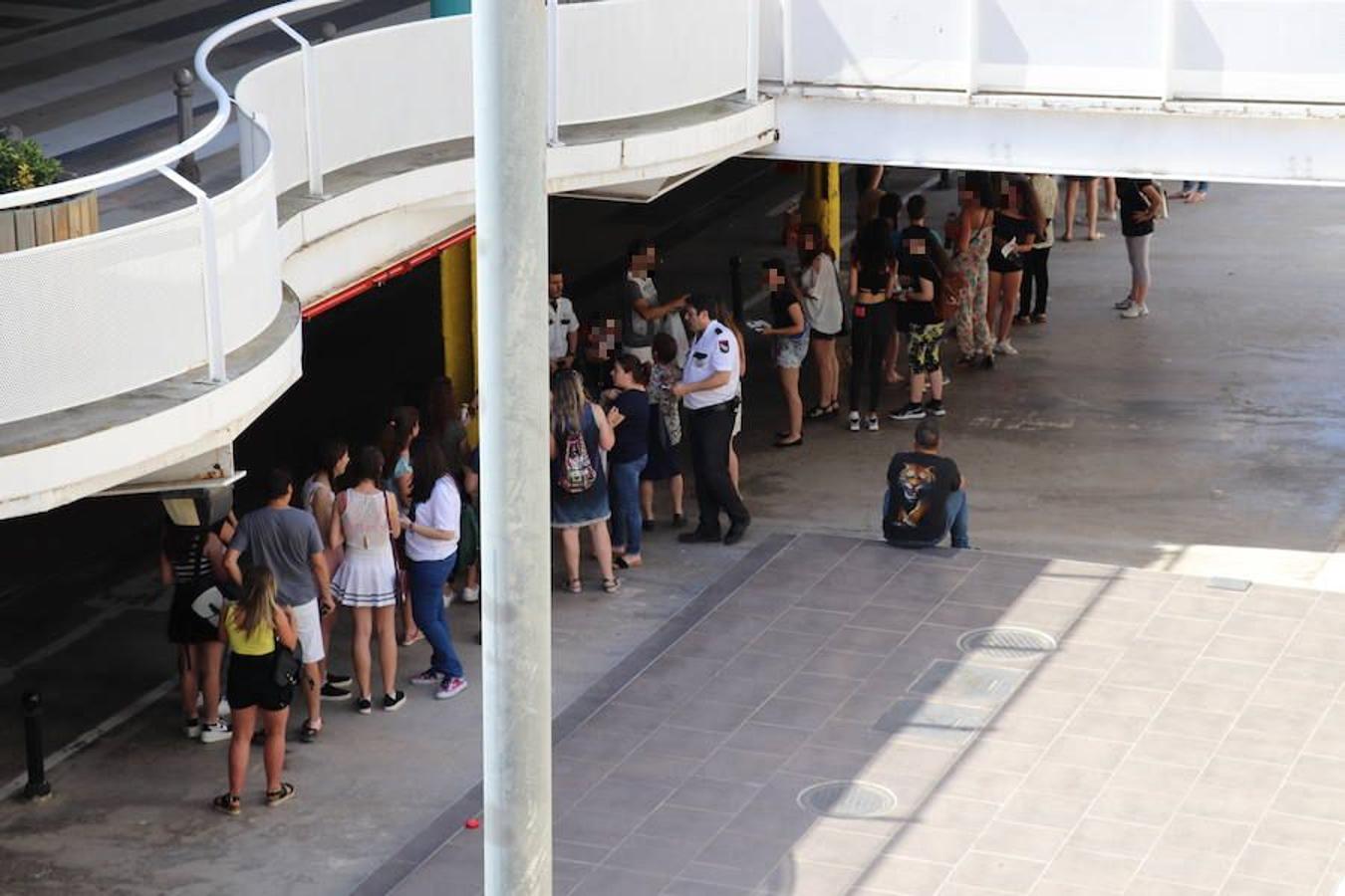 Gemeliers vuelven a la ciudad para la firma de su último disco, 'Stereo', y sus fans valencianos no faltan a la cita. 