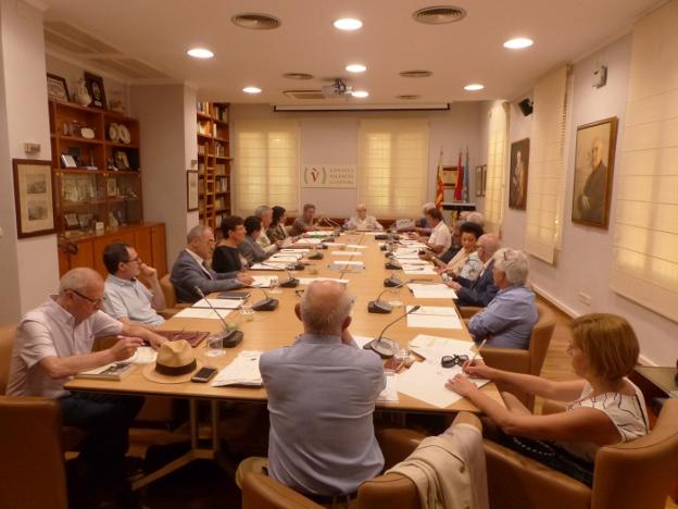 Los miembros del Consell Valencià de Cultura, ayer, durante el pleno de junio. 