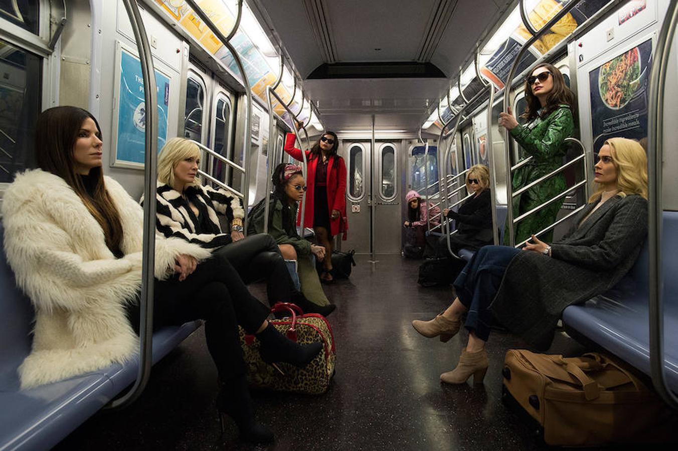 OCEAN'S 8 | ¿Cuándo se estrena?: 6 de julio -- Director: Gary Ross -- Reparto: Sandra Bullock, Cate Blanchett, Anne Hathaway, Helena Bonham Carter, Mindy Kaling y Rihanna, entre otros -- Sinopsis: Un reboot femenino de la saga sobre la banda de ladrones lideradas por Danny Ocean (George Clooney). Ahora es su hermana (Bullock) quien, con la ayuda de su propio equipo, toma el mando para llevar a cabo un gran robo (casi) imposible. Ver el tráiler completo,  aquí .