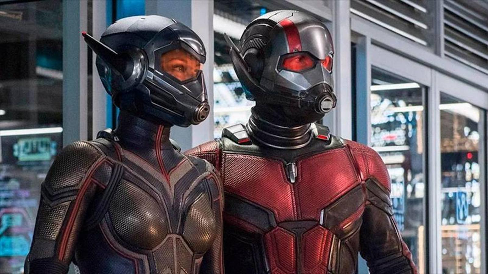 ANT-MAN Y LA AVISPA | ¿Cuándo se estrena?: 4 de julio -- Director: Peyton Reed -- Reparto: Paul Rudd, Evangeline Lilly, Michael Douglas, Michael Peña y Michelle Pfeiffer, entre otros -- Sinopsis: Mientras lucha por encontrar el equilibrio entre su vida familiar y las responsabilidades de un superhéroe, Scott Lang acaba ciñéndose el traje de Ant-Man una vez más para unir fuerzas con Hope van Dyne, La Avispa, en una misión inaplazable para desvelar secretos del pasado. Ver el tráiler completo,  aquí .