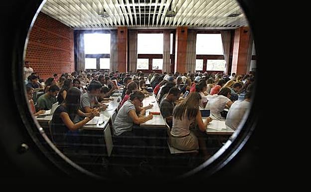 Estudiantes en un aula en Valencia.