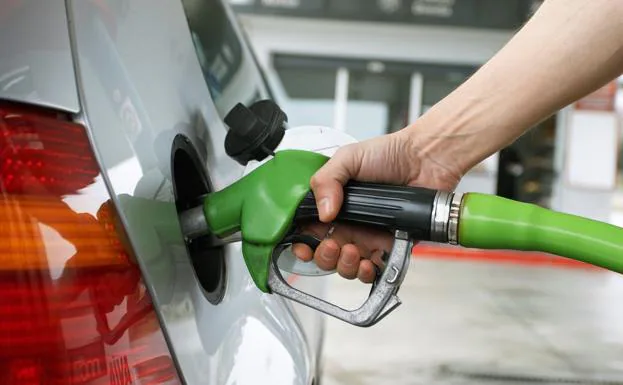Los combustibles más caros de las tres últimas 'operaciones salida' de verano