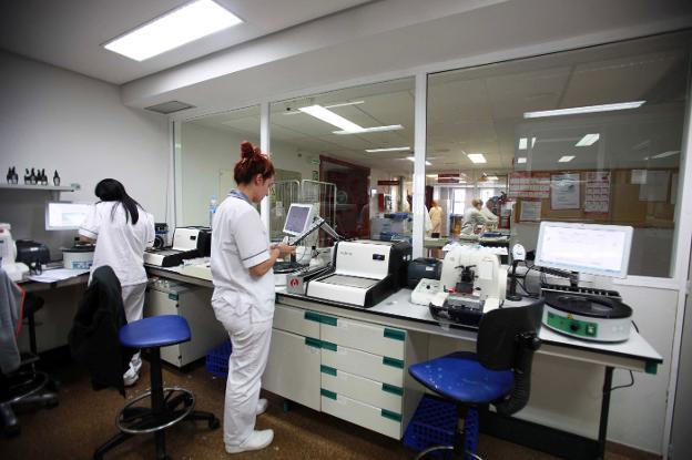 Sindicatos denuncian dificultades para encontrar médicos para la zona de Alzira