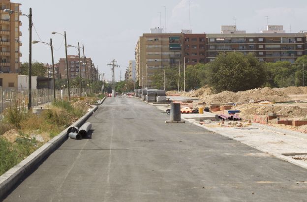 Agrede, subido en una bicicleta, a martillazos a un hombre en Malilla por haberle denunciado antes