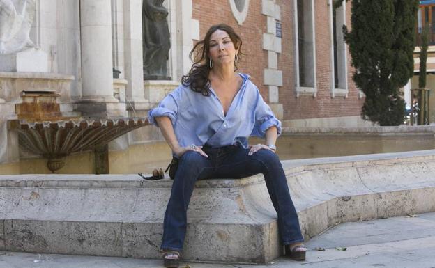 Esmeralda es la primera mujer en presentar un informativo en una cadena privada.