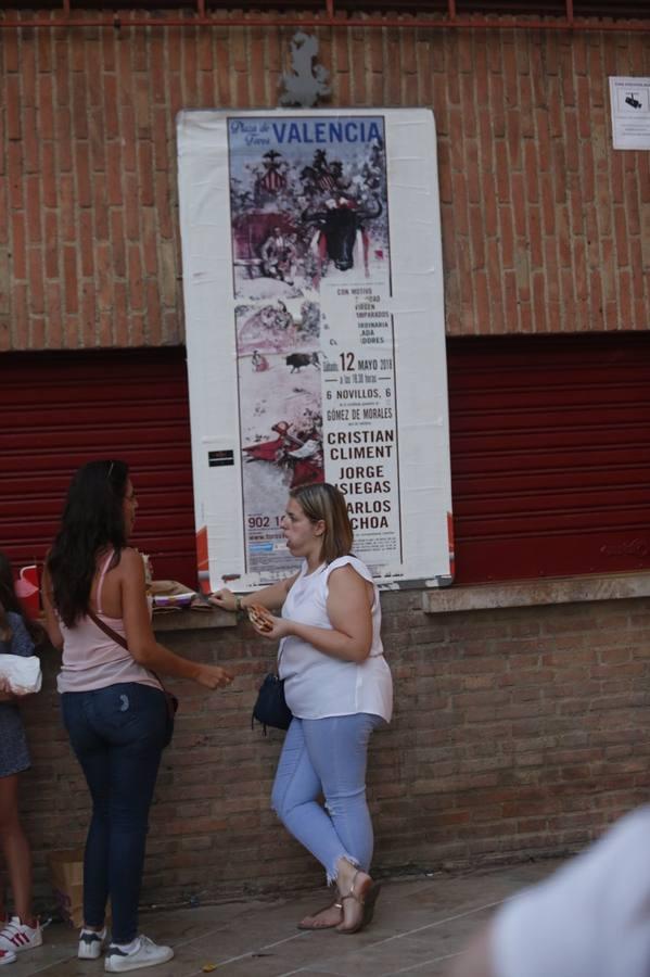 El cantante malagueño hace soñar a los valencianos y despliega sus conocidos éxitos en la primera actuación en la ciudad de su gira 'Prometo'. Alrededor de 6.000 fans vibran con un concierto que este jueves volverá a encandilar a sus seguidores con temas como 'Solamente tú', 'No vaya a ser' y 'Saturno'