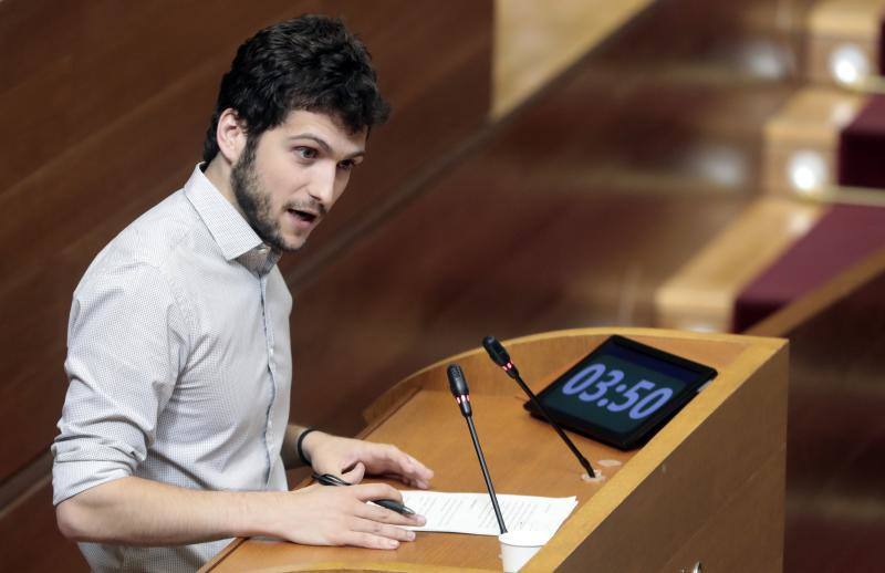 Fotos: Fotos del pleno de Les Corts y la sesión de control a Puig