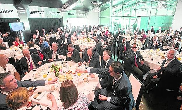 Desayuno coloquio del Banco Popular y LAS PROVINCIAS. damián torres