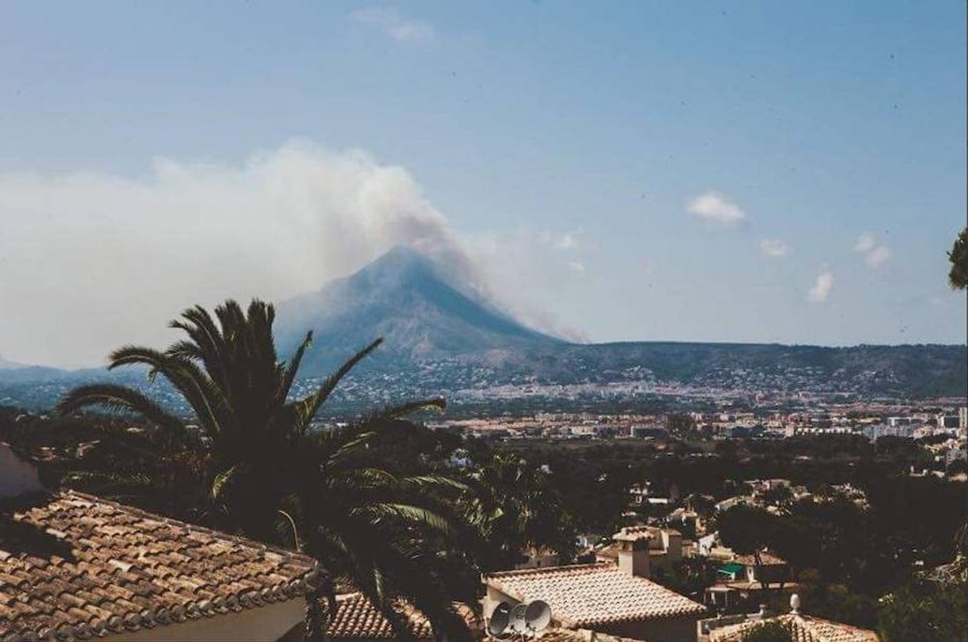 Fotos: Arde el parque natural del Montgó