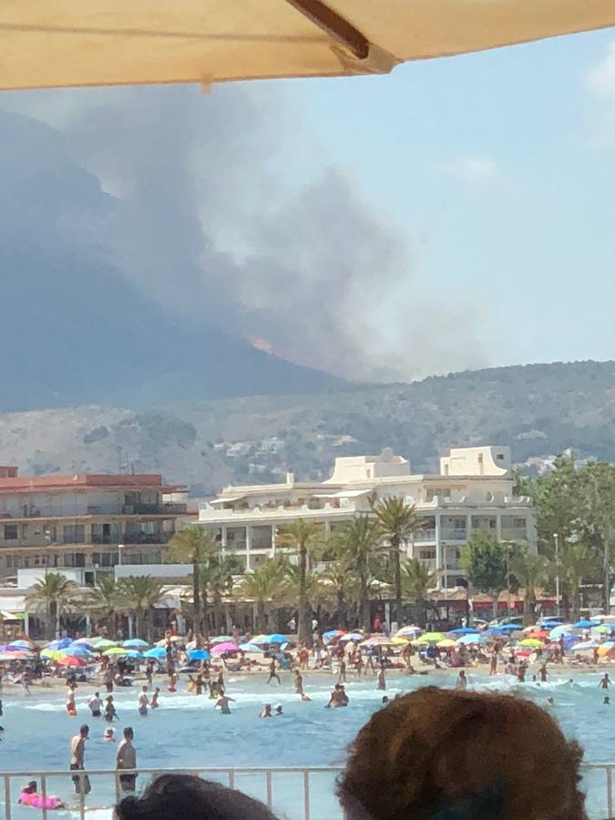 Fotos: Arde el parque natural del Montgó