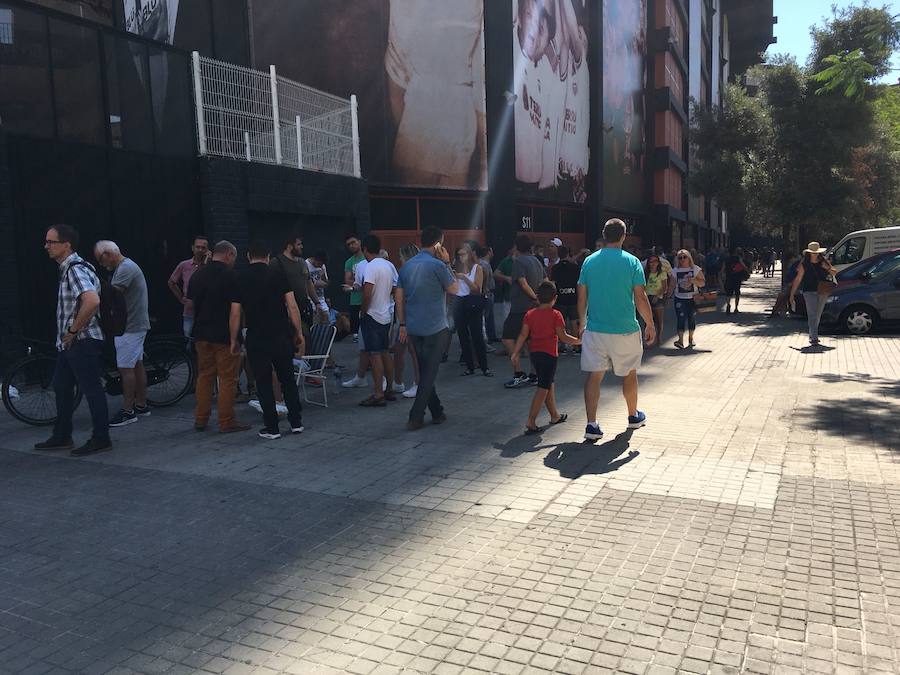 Fotos: Fotos de las colas en Mestalla para cambiar de ubicación los abonos