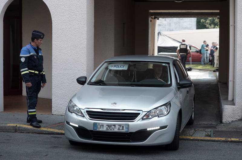 Fotos: Fotos del incendio provocado en Pau por un español