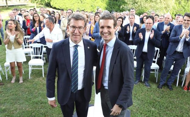 Pablo Casado, junto a Alberto Núñez Feijóo.