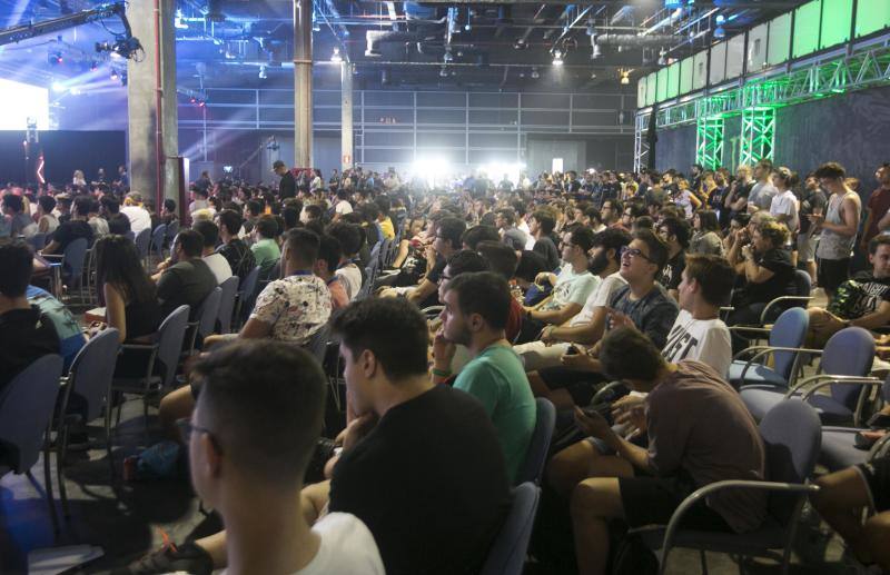 El noveno DreamHack Valencia arranca este jueves, 12 de julio, y espera concentrar durante cuatro jornadas a más de 40.000 amantes de los videojuegos y los deportes electrónicos, con multitudinarios torneos que llegarán en directo a 30 países, 250.000 euros en premios y la competición de Pokémon como principal novedad.