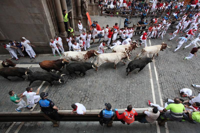 Fotos: Fotos del encierro de San Fermín con toros de Jandilla (viernes 13 de julio de 2018)