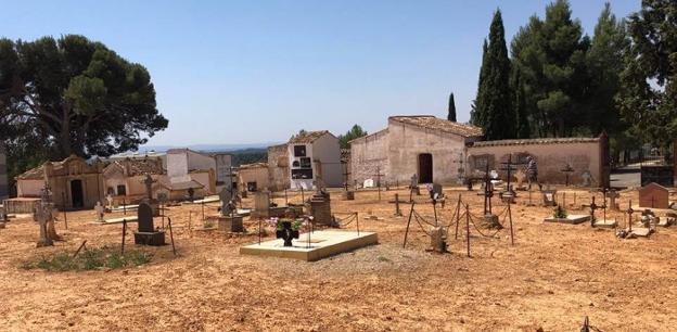 Panorámica del cementerio de Venta del Moro, donde debía estar enterrada la niña 