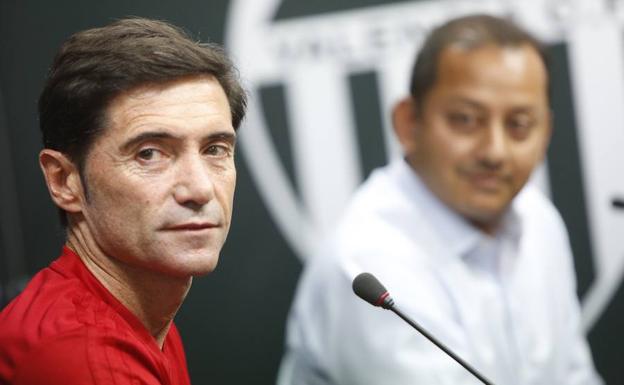 Marcelino en la rueda de prensa de su renovación.